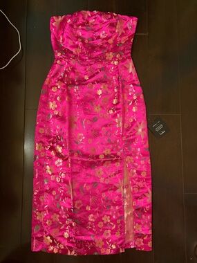 Lulu's Fuchsia Strapless Floral Jacquard Midi Dress with Gold Floral Detail